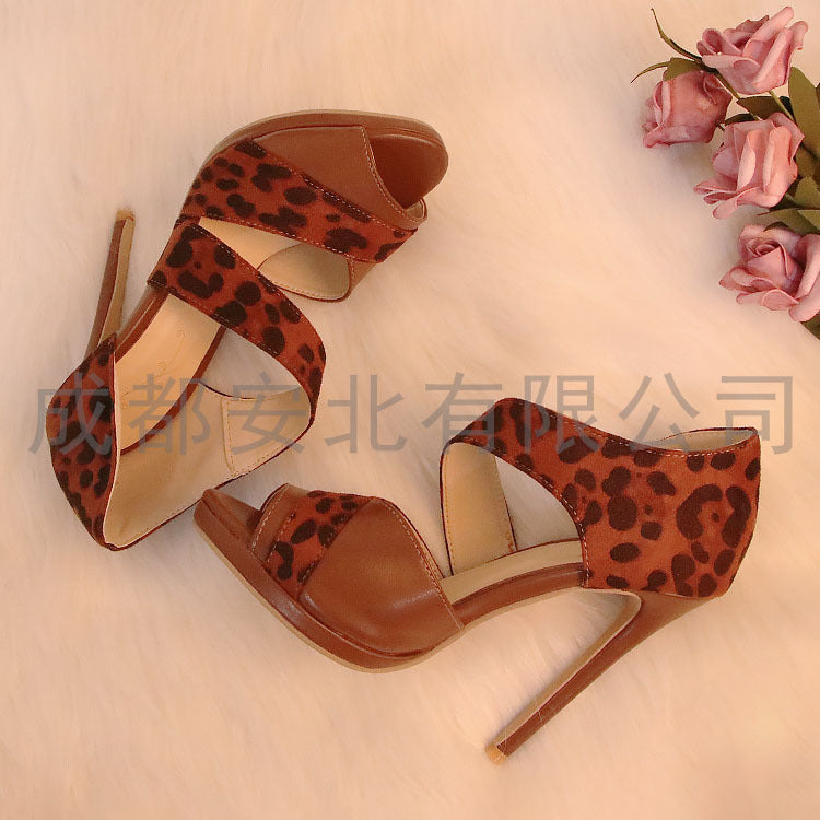 Chique Orthopedische Sandalen met Uniek Ontwerp
