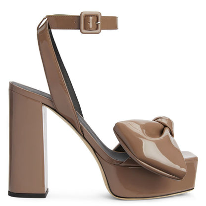 Sierlijke Orthopedische Sandalen voor Moderne Look