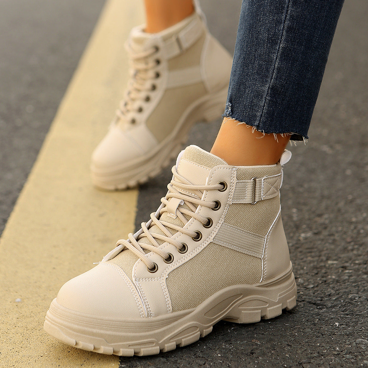 Sierlijke Orthopedische Sneakers voor Moderne Look